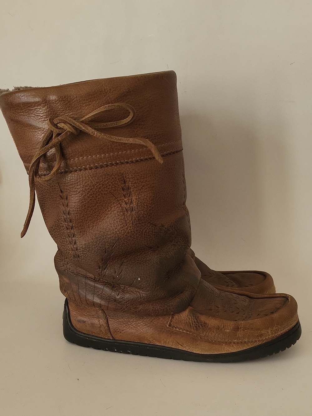 Manitobah Mukluks Gatherer Brown Leather Winter Boots Slouchy Moccasin